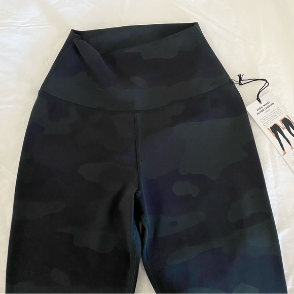 Alo Yoga High-Waist Camo Vapor Legging XXS - Picture 3 of 11
